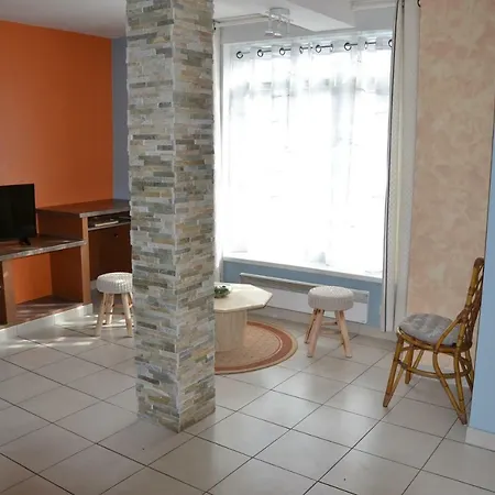 Semesterbostad Au Petit Jardin Cassel