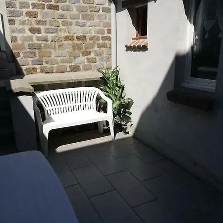 Semesterbostad Au Petit Jardin Cassel