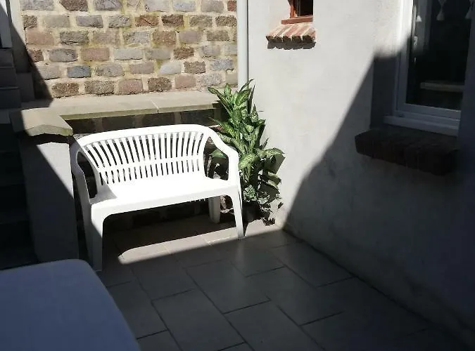 Semesterbostad Au Petit Jardin Cassel